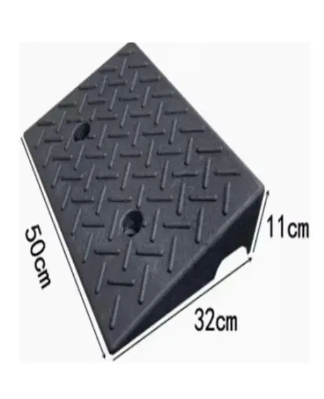 RAMPA TRIANGULAR DE GOMA DE 50 CM - ACCESO SEGURO Y RESISTENTE