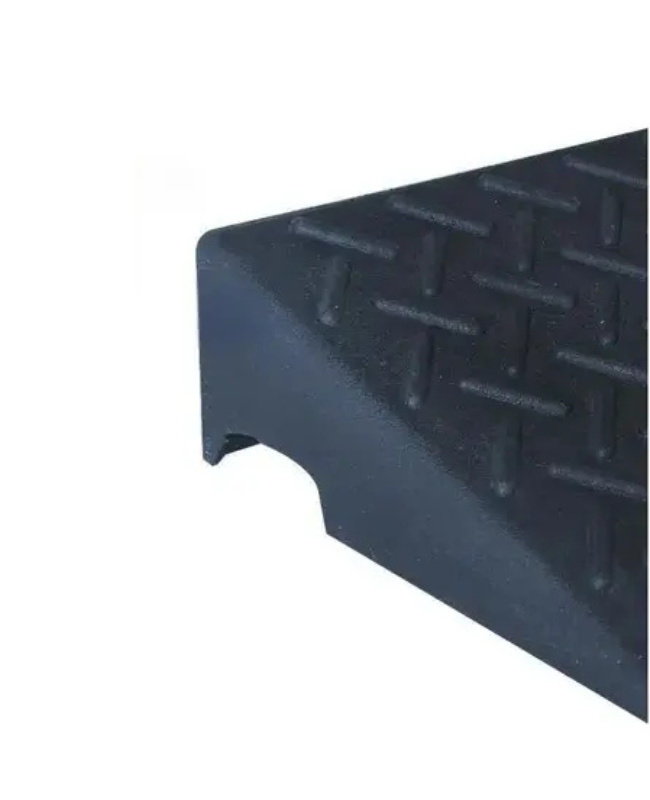 RAMPA TRIANGULAR DE GOMA DE 50 CM - ACCESO SEGURO Y RESISTENTE