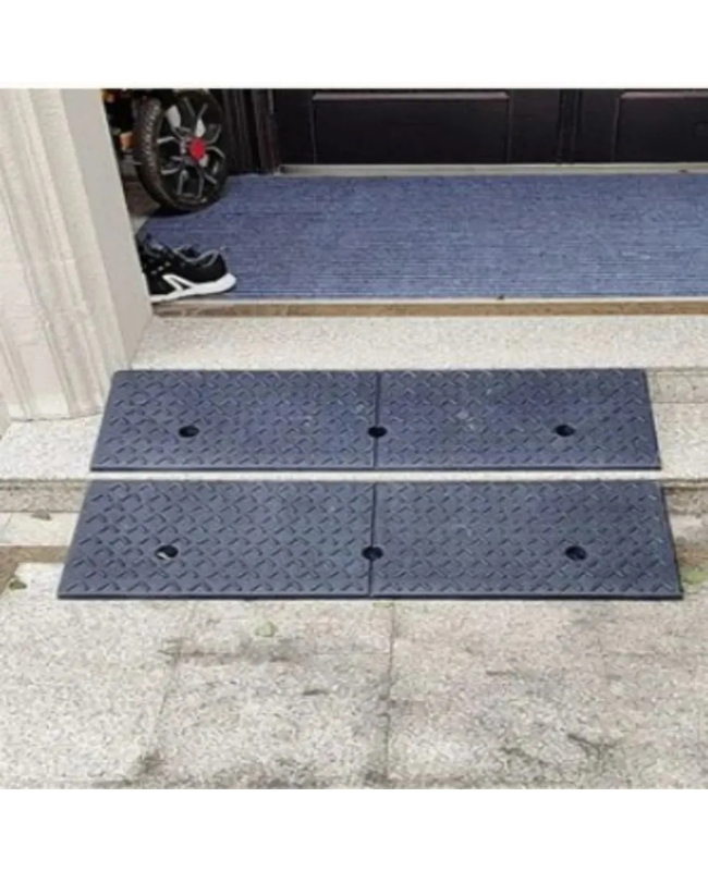 RAMPA TRIANGULAR DE GOMA DE 50 CM - ACCESO SEGURO Y RESISTENTE