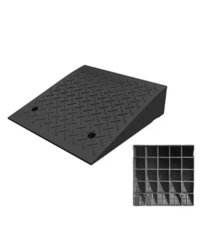 RAMPA TRIANGULAR DE GOMA DE 50 CM - ACCESO SEGURO Y RESISTENTE
