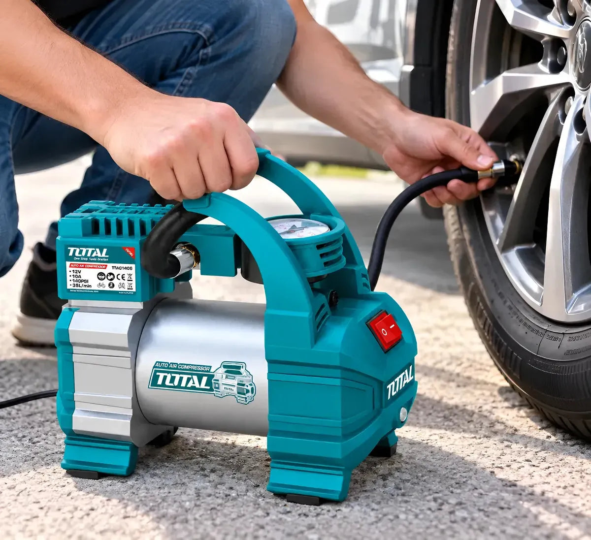 COMPRESOR DE AIRE PORTÁTIL TOTAL 12V 10A PARA AUTO + MANGUERA + ADAPTADORES