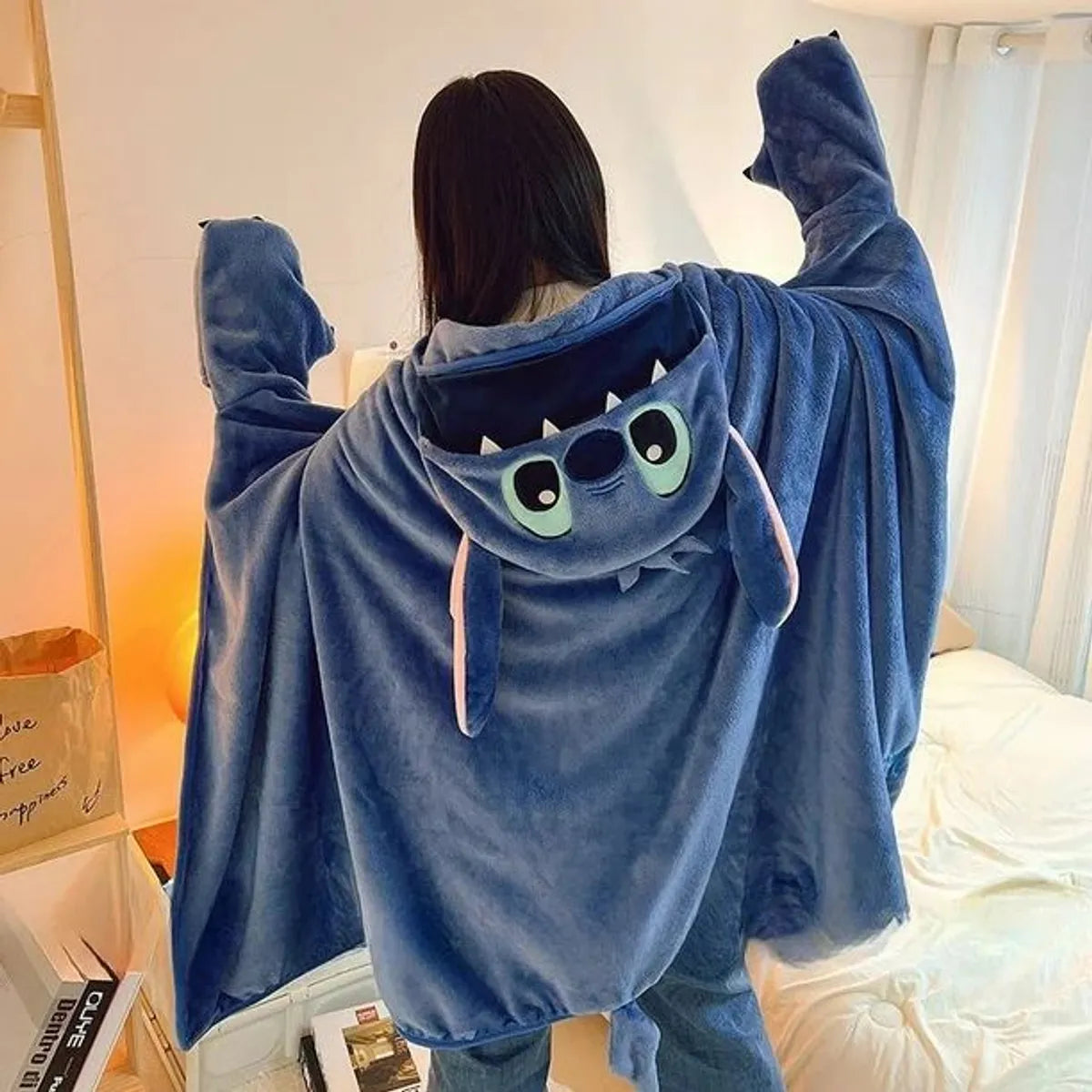 MANTA STITCH EXTRA GRUESA CON CAPUCHA Y GUANTES - TÉRMICA Y SUAVE