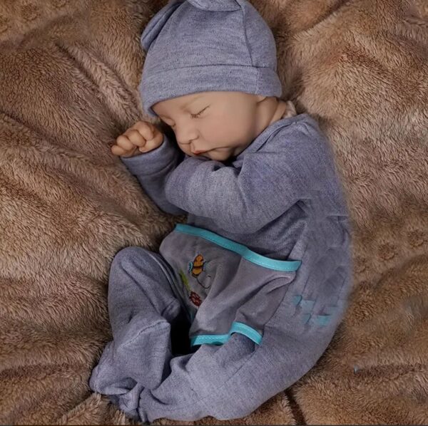 Muñeca Reborn Levi – Realista y Artesanal de 49cm - Imagen 4