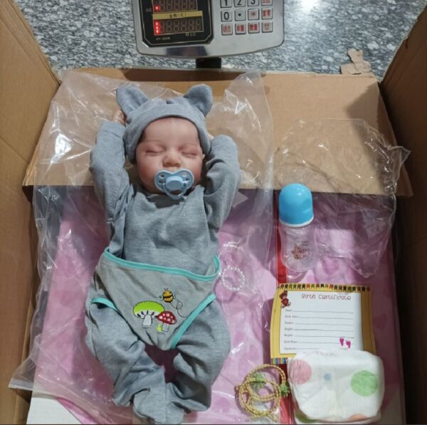 Muñeca Reborn Levi – Realista y Artesanal de 49cm - Imagen 5