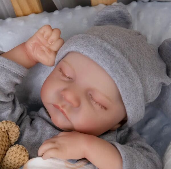 Muñeca Reborn Levi – Realista y Artesanal de 49cm - Imagen 2
